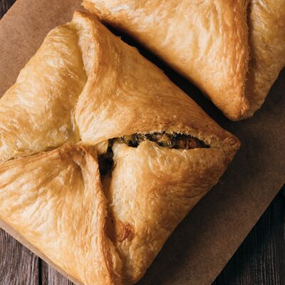 Пеновани со шпинатом и сыром в Puri по цене 210 ₽