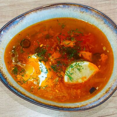 Солянка с телятиной и копченостями в Papa Hop по цене 460 ₽