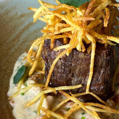 Стейк Миньон с соусом из лисичек в Острова по цене 1350 ₽