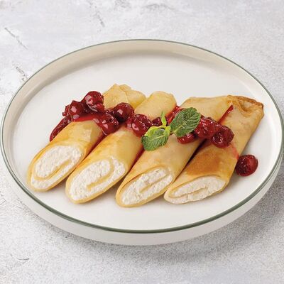 Блинчики с творогом и вишнёвом вареньем в Шоколадница по цене 425 ₽