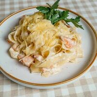 Фетучини с сёмгой в сливочном соусе в Da Vinci Coffee