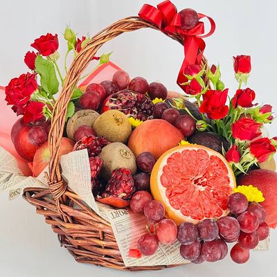 Корзина из свежих фруктовв Дарите красиво по цене 7350 ₽