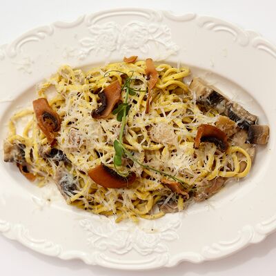 Паста грибная в сливочно-трюфельном соусе в Молния по цене 3300 ₸