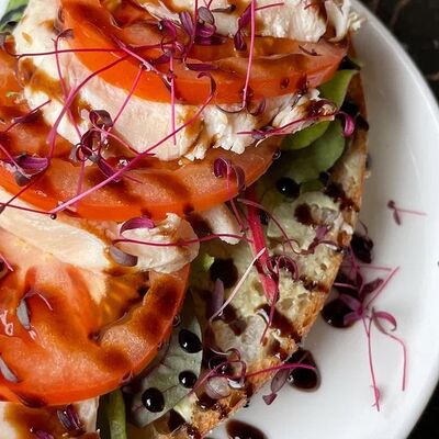 Брускетта капрезев Albert coffee по цене 440 ₽