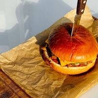 Бургер с рваной телятиной в Insight