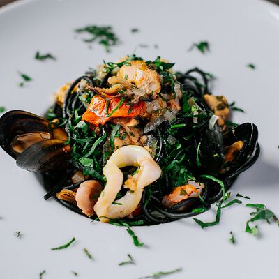 Черные спагетти с морепродуктами в Gioffre по цене 864 ₽