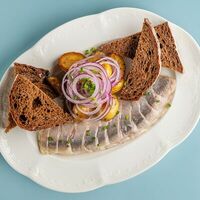 Селедка с картофелем в T-Cafe