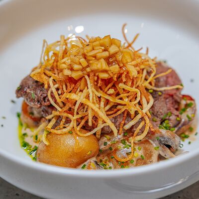 Строганов с молодым картофелем и грибамив APOLLO по цене 790 ₽