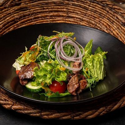 Теплый салат с куриной печенью в Nest по цене 555 ₽