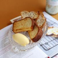 Хлеб со взбитым маслом в Публика