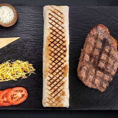 Шаурма сырная с говядиной L в Shawarmahouse по цене 730 ₽