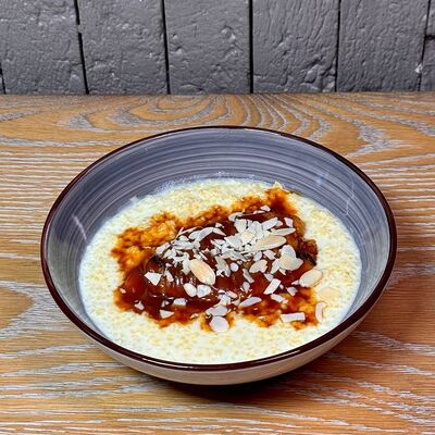 Каша пшенная с бананом и соленой карамелью в Desserto Десерто по цене 330 ₽