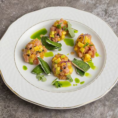 Тартар из тунца в Гранж Кафе по цене 1150 ₽