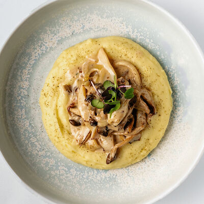 Строганов с командорским кальмаром и вешенками в Магадан по цене 990 ₽