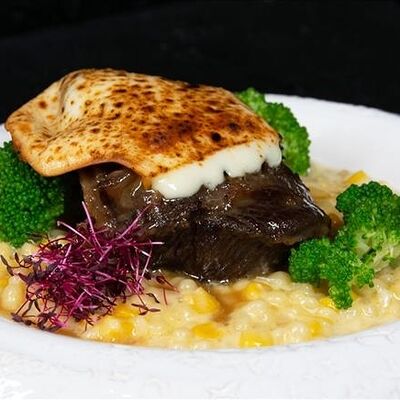 Говяжьи щеки с птитимом и сыром Скаморца в Дом купчихи Морозовой по цене 1520 ₽