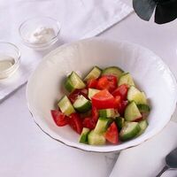 Овощной салат со сметаной в Лобби бар