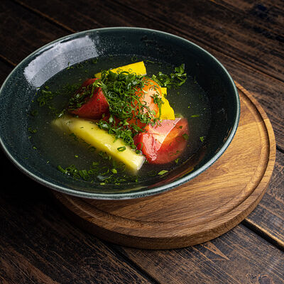 Домашняя уха со стерлядью в LuckyDze по цене 1050 ₽