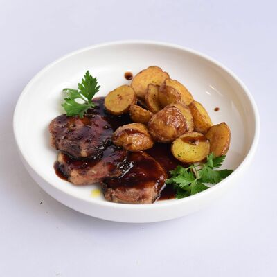 Говяжий язык с молодым картофелем в Самое популярное кафе по цене 480
