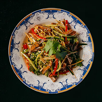 Салат из свиных ушей с огурцом в Mr. Lee по цене 1200 ₽