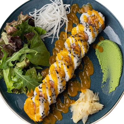 Ролл с лососем и соусом манго в Cheese Knock по цене 935 ₽