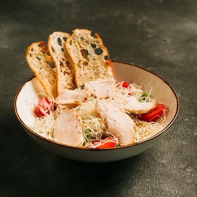 Салат Цезарь с курицей в Японский Двор по цене 570 ₽