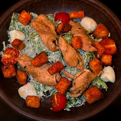 Салат Цезарь с курицей в Чердак по цене 650 ₽