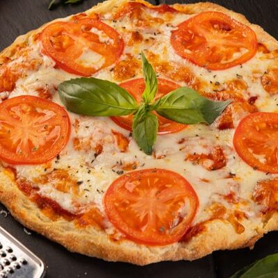Римская пицца Маргарита в S & T Pizza Room по цене 579 ₽