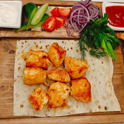 Шашлык из куриного филе в Bizon Grill Café по цене 830 ₽