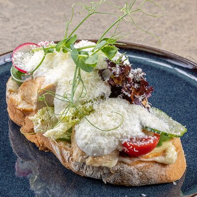 Брускетта с ростбифом в Тестория по цене 390 ₽