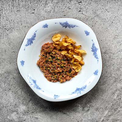 Тартар из говядины, боттарга, топинамбур в Tokyo Sushi по цене 1450 ₽