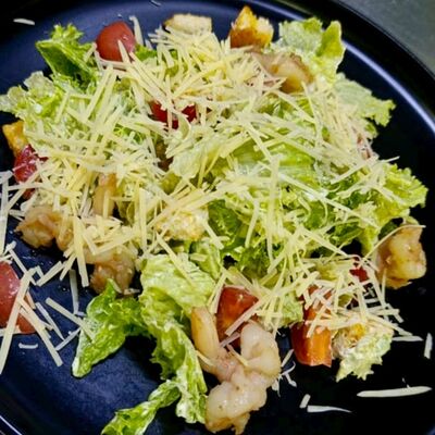 Салат Цезаридзе с креветками в Мимино по цене 780 ₽