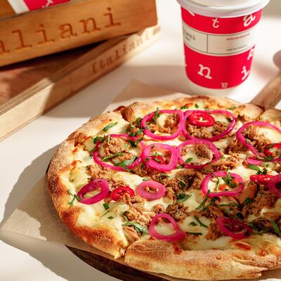 Пицца с тунцом в Italiani по цене 695 ₽