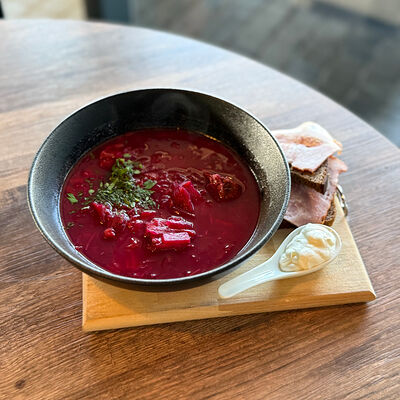 Борщ с Говядиной и сметаной 500гр в Chili по цене 490 ₽