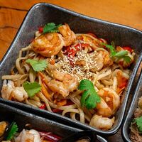 Wok c тигровыми креветками в Gfood by Gorilla