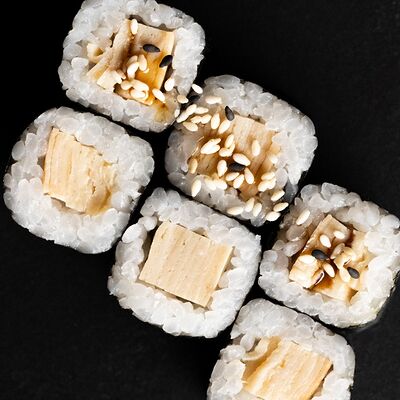Классический ролл с омлетом в Godzilla sushi по цене 290 ₽