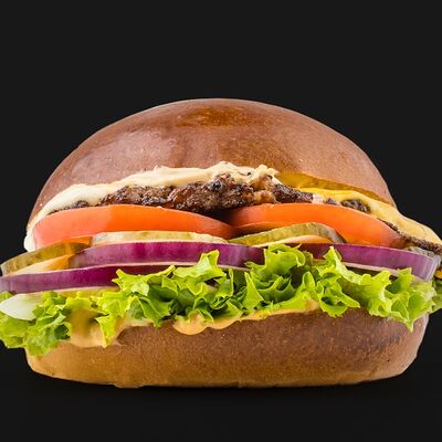 Бургер Самый вкусный Black Angus в Black Star Burger по цене 820 ₽