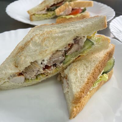 Сэндвич с курицей в КГБ как готовит бабушка по цене 239 ₽