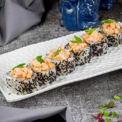 Ролл с лососем и гребешком в Duran Bar & Grill по цене 469