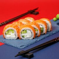 Филадельфия с авокадо в Sekai Суши