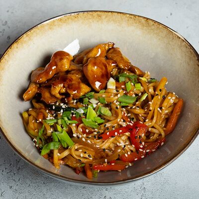 Удон с курицей Чили в Люди в Баре по цене 420 ₽