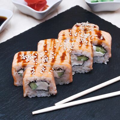 Горячий ролл Филадельфия гриль в Суши-бар Тунец по цене 289