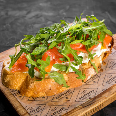Брускетта со страчателлой и малосольным лососем в Сыроварня по цене 700