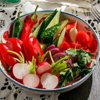 Свежие овощи с зеленью в Катюша Katyusha