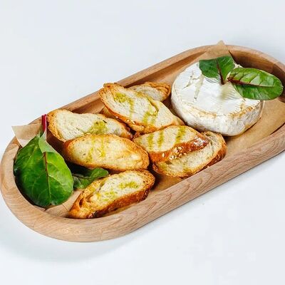 Запеченный камамбер в Фабрика по цене 1260 ₽