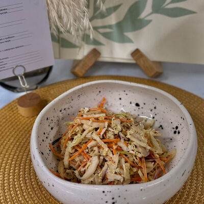 Коул слоу с пекинской капустойв En Ferio по цене 150 ₽