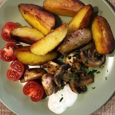 Жареный картофель с грибами в Хинкальная по цене 420 ₽