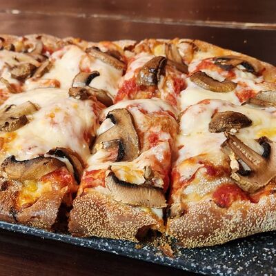 Пицца грибная в Три бобра по цене 620 ₽