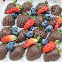 Клубника в шоколаде Classic chocolate со свежими ягодами в Mosberry