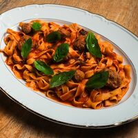 Tagliatelle con polpette в La Piada