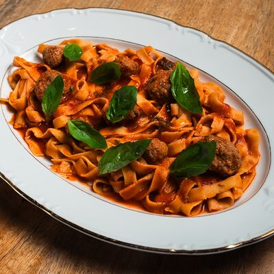 Tagliatelle con polpette в La Piada по цене 1620 ₽